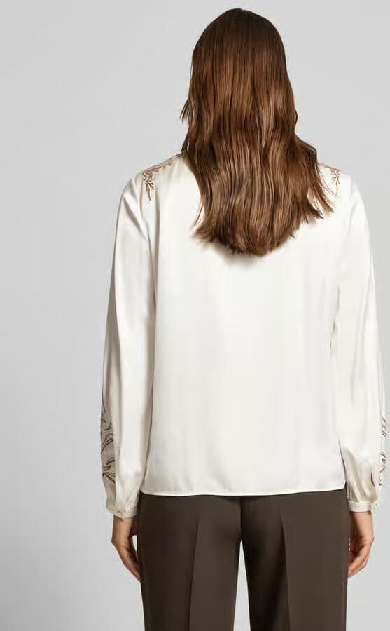 Marc Cain Blouse van viscosemix met druppelvormige hals en stitchings