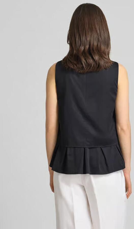 Marc Cain Blouses T-shirt met volantrand en ronde halsuitsnijding