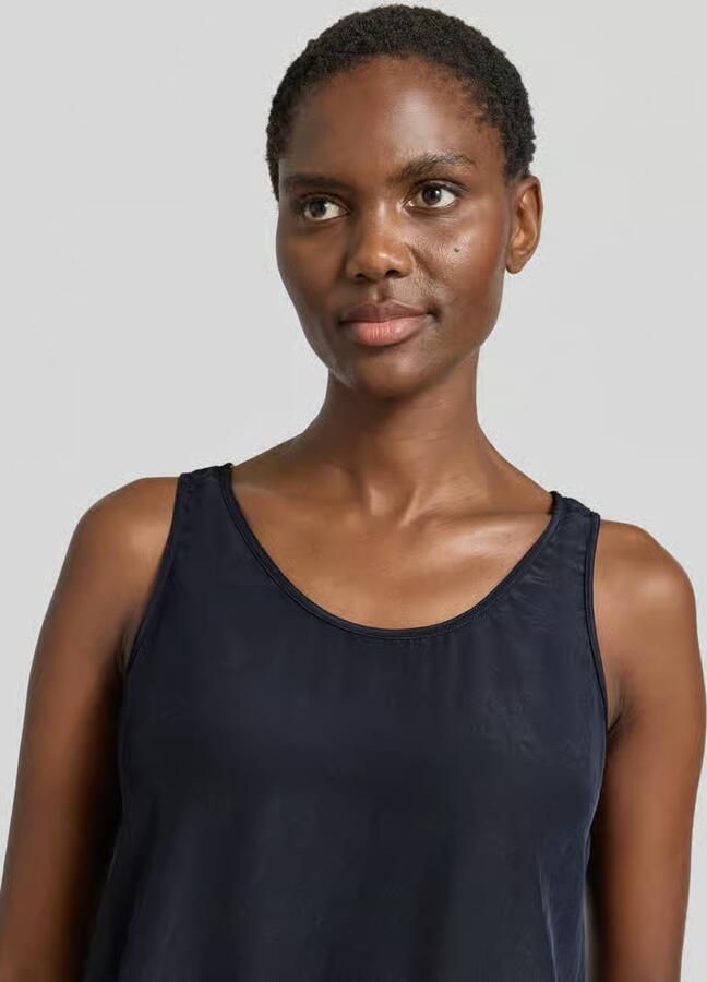 Marc Cain Blouseshirt met ronde hals en labeldetail