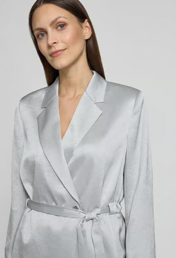 Marc Cain Getailleerde wikkelblouse in blazerstijl met tailleriem