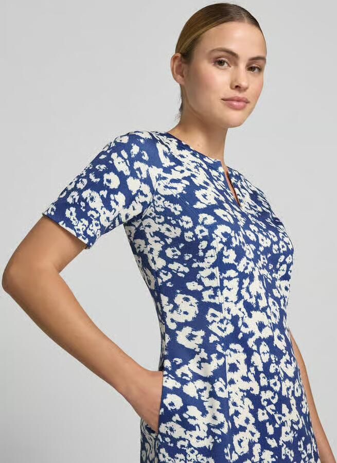 Marc Cain Knie-lange jurk in all-over look met V-hals