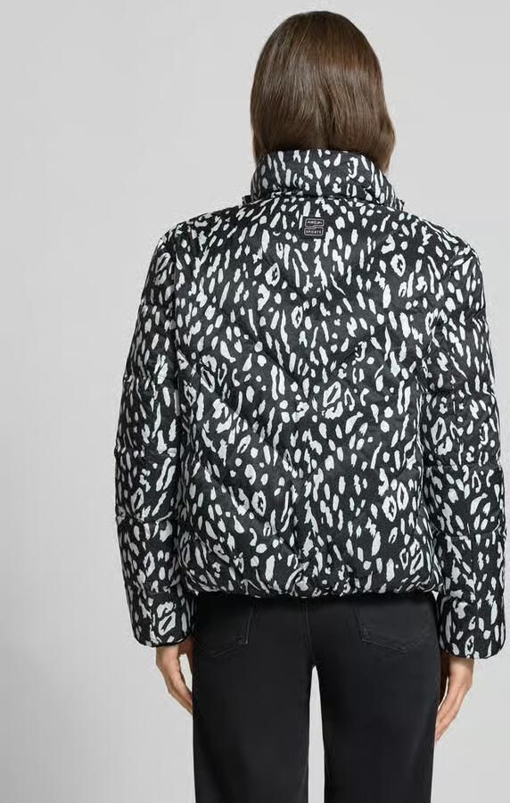 Marc Cain Regular fit donsjack met aan twee kanten draagbaar - Foto 3