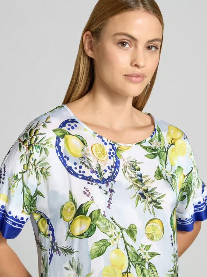 Marc Cain relaxed fit T-shirt van zuivere viscose met florale all-over print
