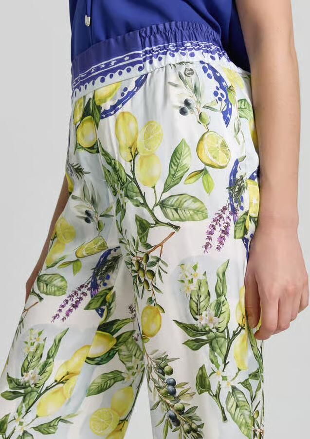 Marc Cain straight fit stoffen broek van pure viscose met all-over motiefprint