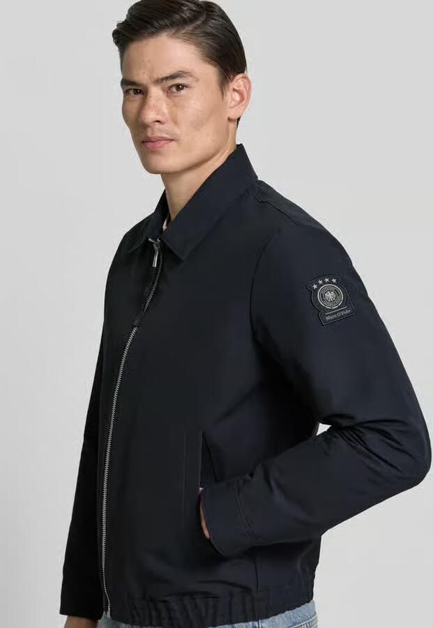 Marc O'Polo regular fit blouson met labelpatch × DFB Travel collectie