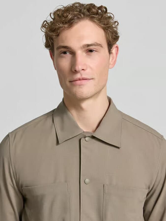 Marc O'Polo regular fit overshirt met katoen × DFB Travel collectie