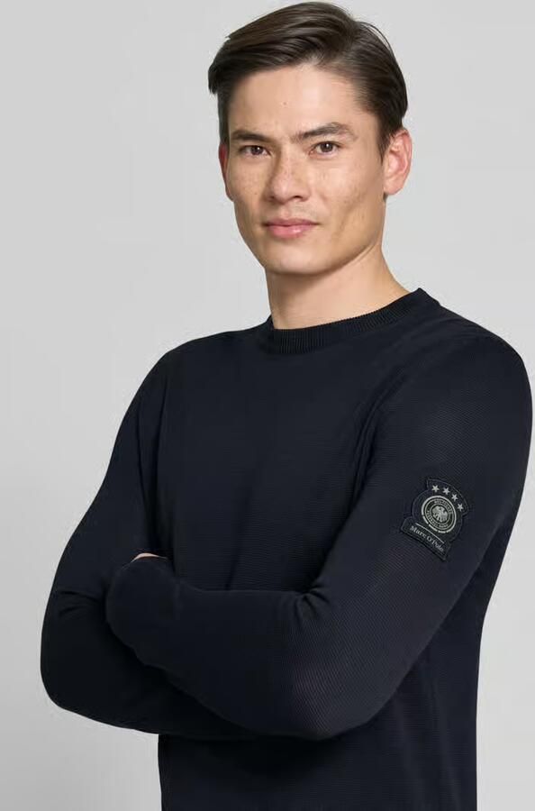 Marc O'Polo slim fit pullover van puur katoen × DFB Travel collectie