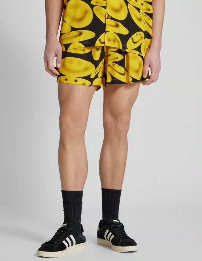 MARKET Sweatshorts met all-over motief model 'SMILEY' - Foto 3