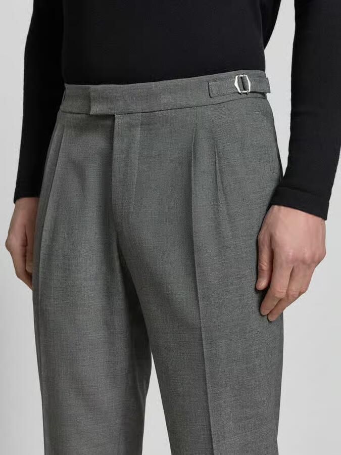 MCNEAL regular fit pantalon met persplooien en achterzakken