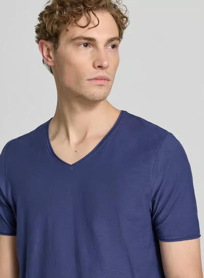 MCNEAL T-shirt met V-hals en rolzoom - Foto 3