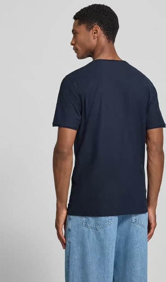 MCNEAL T-shirt met V-hals en rolzoom - Foto 3