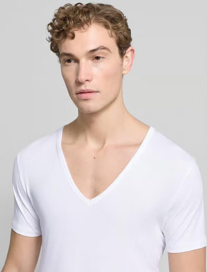 Mey Shirt voor eronder Dry Cotton Functional Korte mouw diepe V-hals single jersey met extra lange rug (1 stuk) - Foto 2
