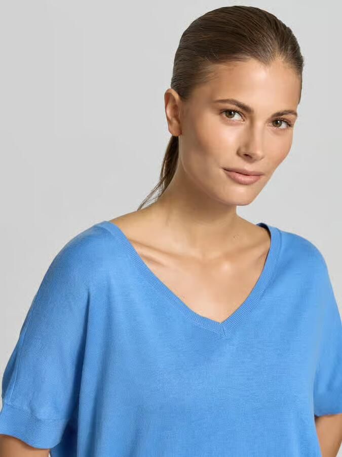 Milano italy Gebreid shirt van viscosemix met V-hals