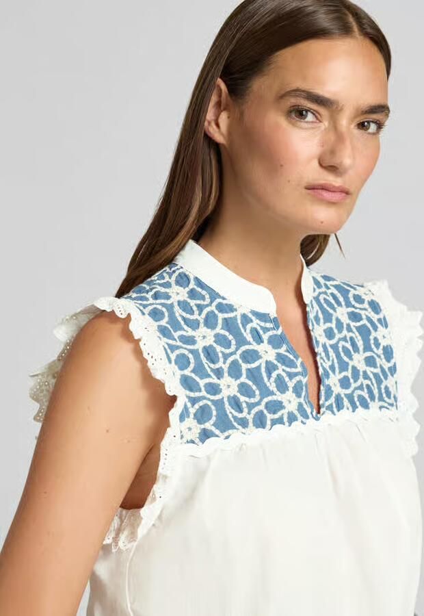 MORE & MORE Blousetop met stitchings en V-hals