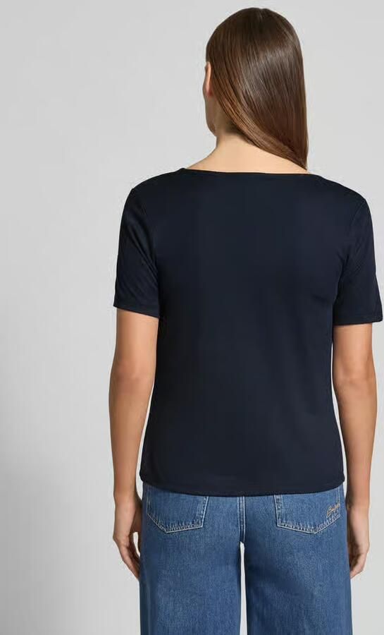 MORE & MORE T-shirt met Cascadehals