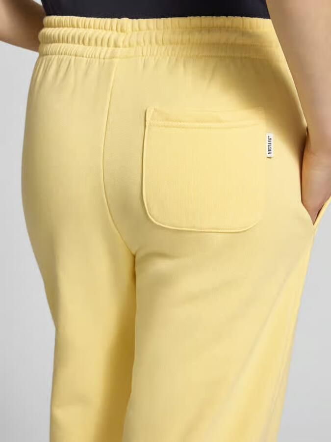 Mustang regular fit sweatpants met achterzak model 'Nucia'