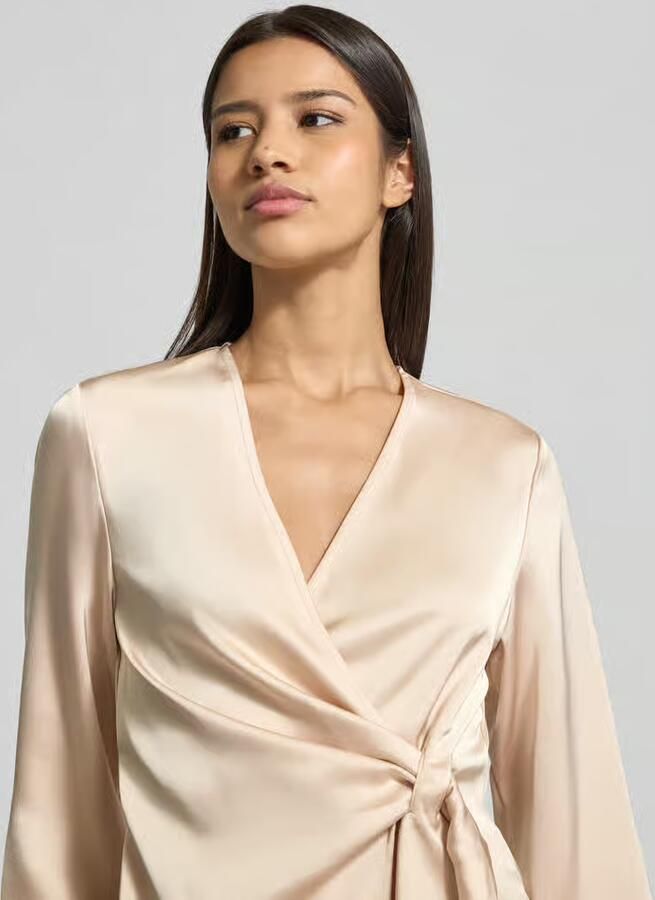 NEO NOIR Regular fit wikkelblouse van satijn model 'Petris'