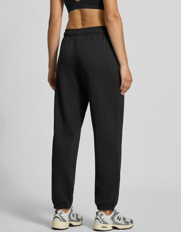 New Balance regular fit sweatpants met gestikt logo