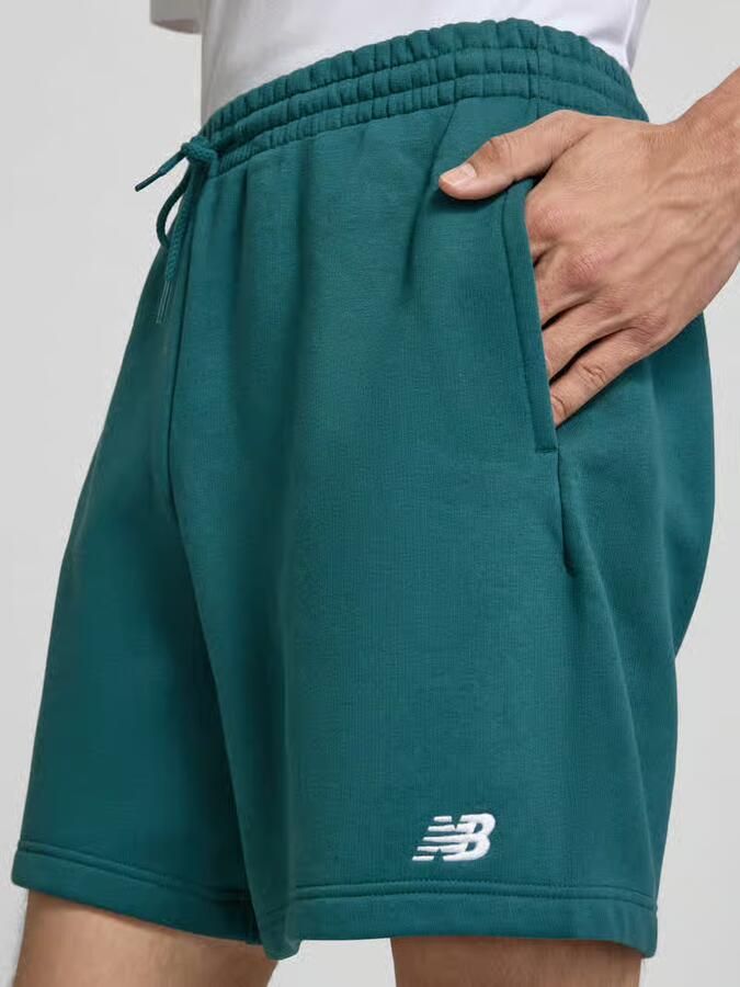 New Balance relaxed fit short met gestikt logo