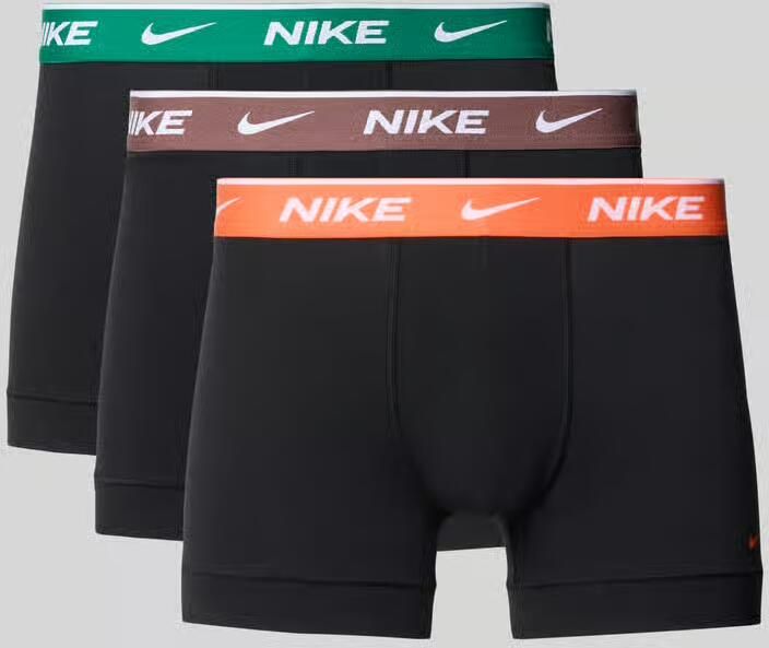 Nike slim fit trunks met logostitching model 'Essential' - Foto 2