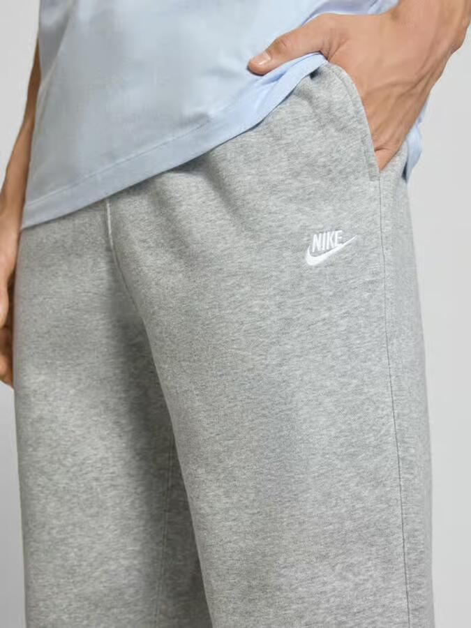 Nike Sweatpants met gestikt logo en steekzakken