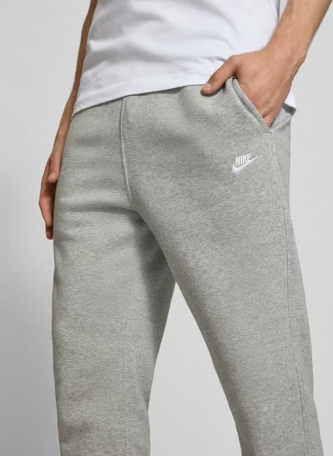 Nike sweatpants met labelstitching en achterzak