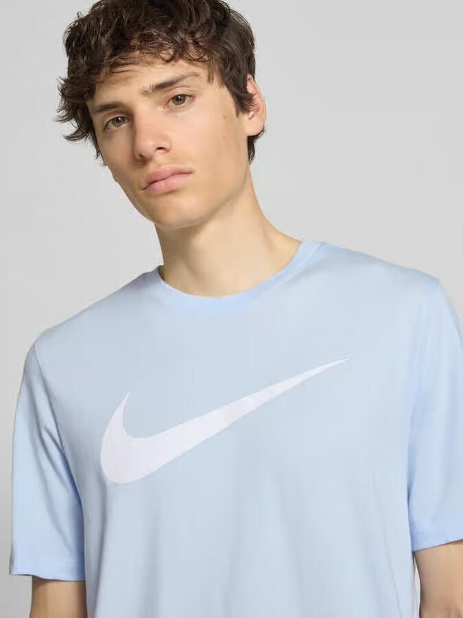 Nike T-shirt met logoprint model 'Swoosh'