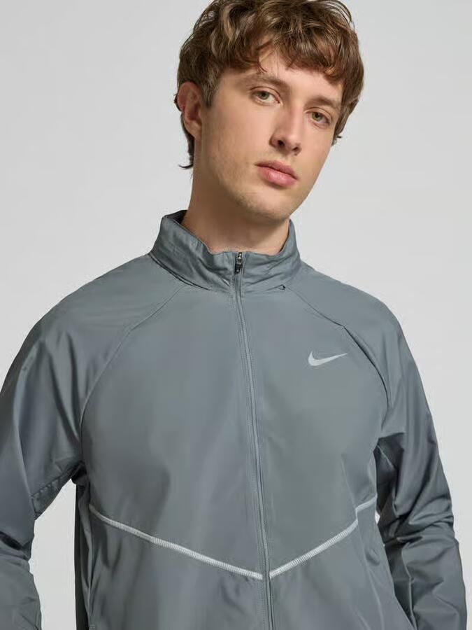 Nike Training regular fit jack met opstaande kraag model 'Miler'