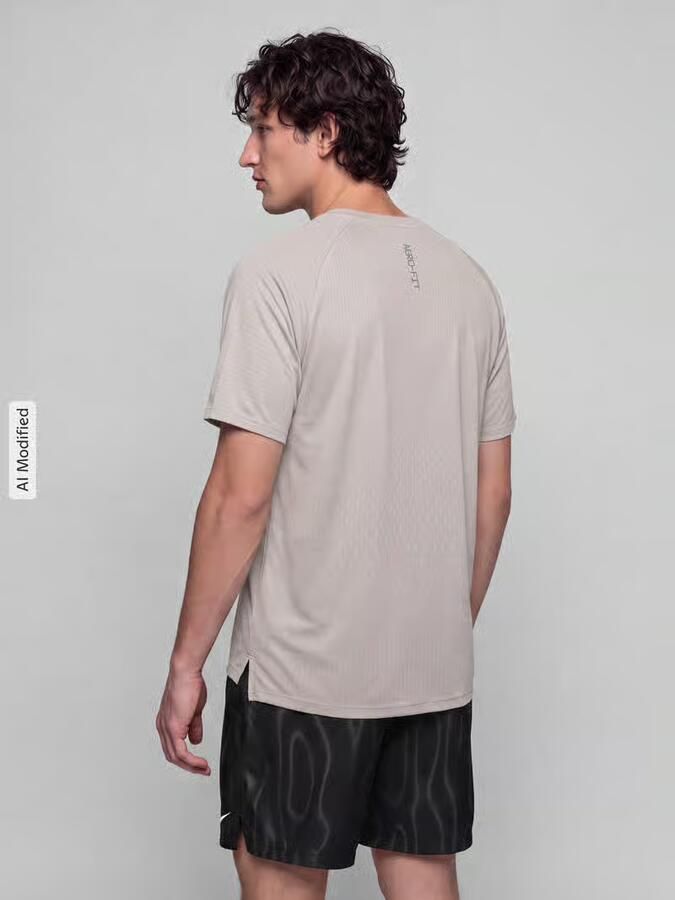 Nike Training regular fit t-shirt met aero-fit-technologie model 'STRIDE' - Foto 2