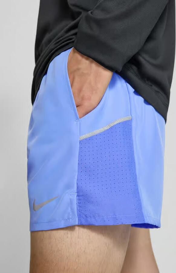 Nike Training Short met zijsteekzakken en logoprint