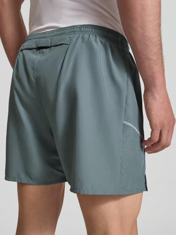 Nike Training Short met zijsteekzakken en logoprint
