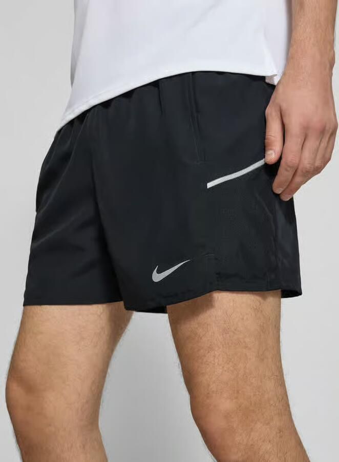 Nike Training Short met zijsteekzakken en logoprint