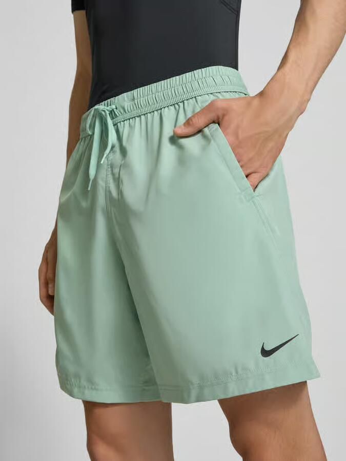 Nike Training Shorts met logoprint en steekzakken