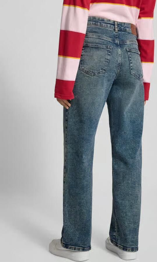 Noisy May Baggy fit high waist jeans in 5-pocketmodel model 'JOSIE'
