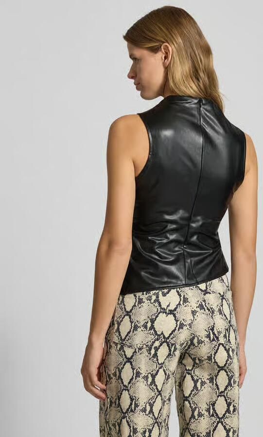 Noisy May Top in leerlook met plooien model 'DANDY'