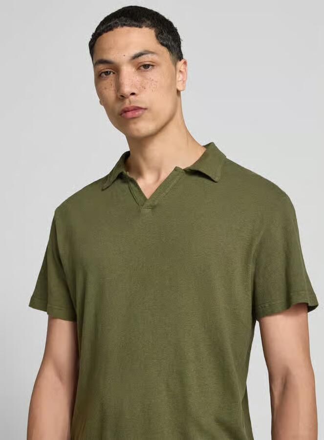 Officine Générale Poloshirt met V-hals