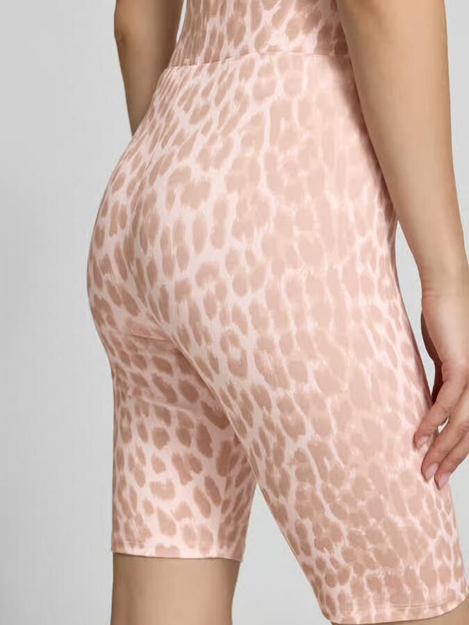 OH APRIL Fietsbroek in all-over look model Romy