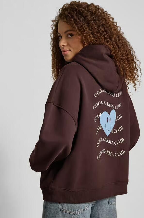 OH APRIL Hoodie met print aan de achterkant model 'Good Karma Wave'