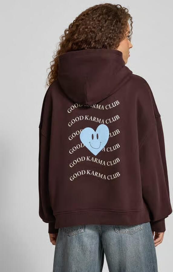 OH APRIL Hoodie met print aan de achterkant model 'Good Karma Wave' - Foto 4