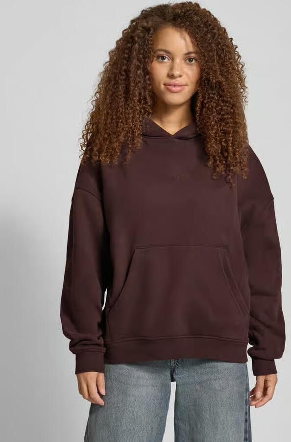 OH APRIL Hoodie met print aan de achterkant model 'Good Karma Wave' - Foto 2