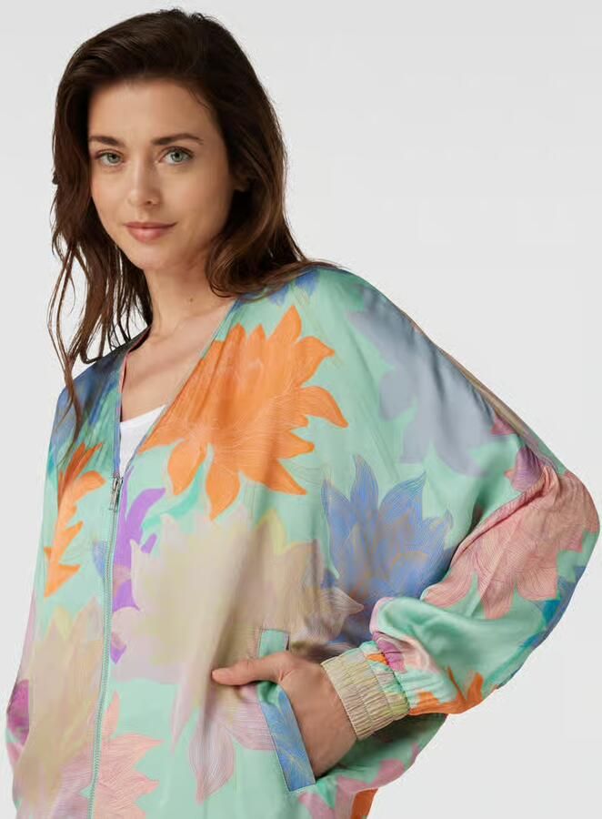 Oilily Jack met V-hals model 'JARRAND ECOVERO'