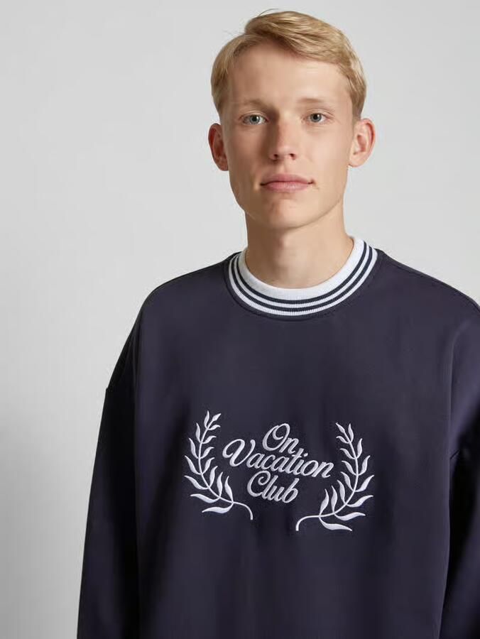 On Vacation Sweatshirt met labelprint model 'Laurel'