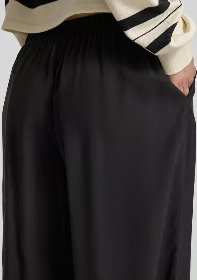 Only loose fit wijdte broek met elastische band model 'SCARLY'