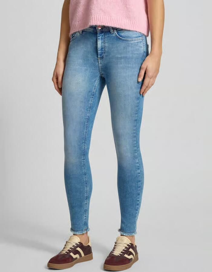 Only Ankle jeans ONLBLUSH – Enkeljeans met open zomen voor moderne looks Schuureffecten modieus skinny fit ronde hals regular fit - Foto 3