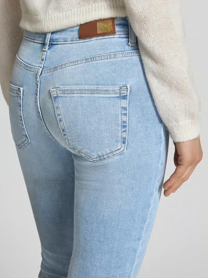 Only Ankle jeans ONLBLUSH MID SK ANK RAW met iets gerafelde voetzoom