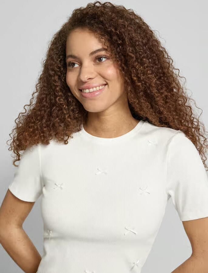 Only slim fit T-shirt van katoenmix model 'FEMKE'