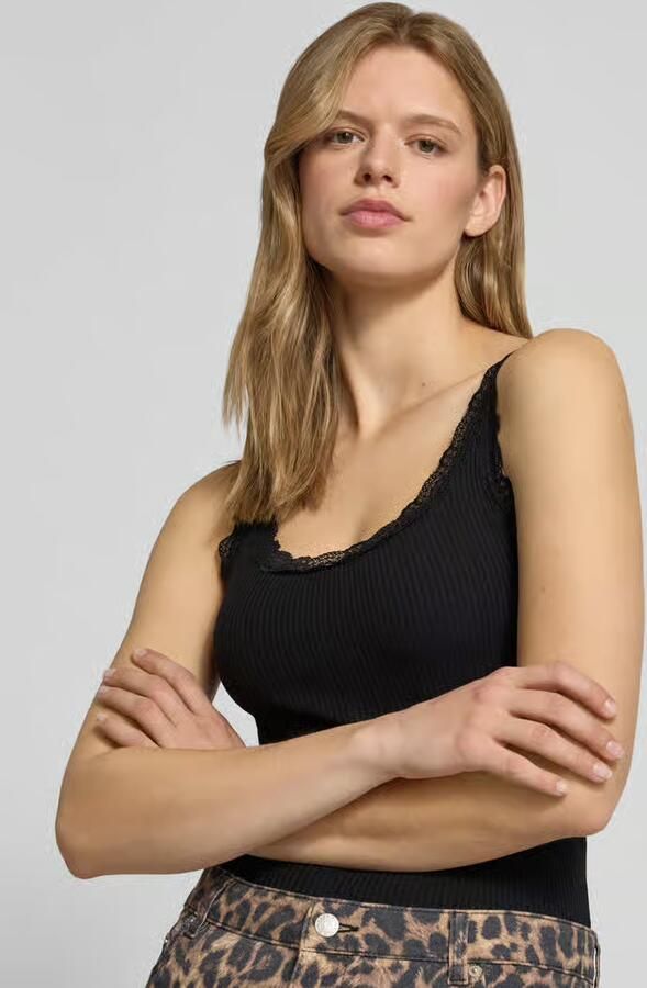 Only Tanktop ONLSARA – Tanktop met kantdetail bij de halslijn regular fit modisch jersey ribstof ronde hals - Foto 5