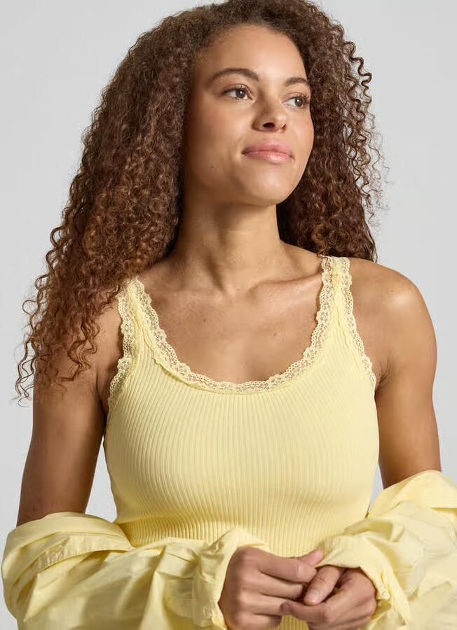 Only Tanktop ONLSARA – Tanktop met kantdetail bij de halslijn regular fit modisch jersey ribstof ronde hals - Foto 4