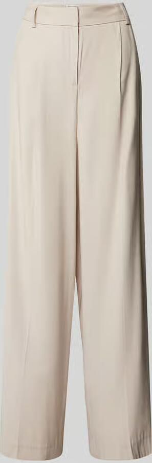 P&C* curated by Anouk Yve Pantalon met persplooien van