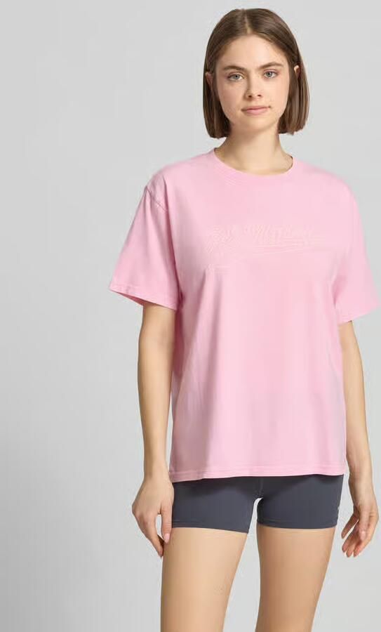 P.E Nation relaxed fit T-shirt met logoprint model 'Formation' - Foto 2